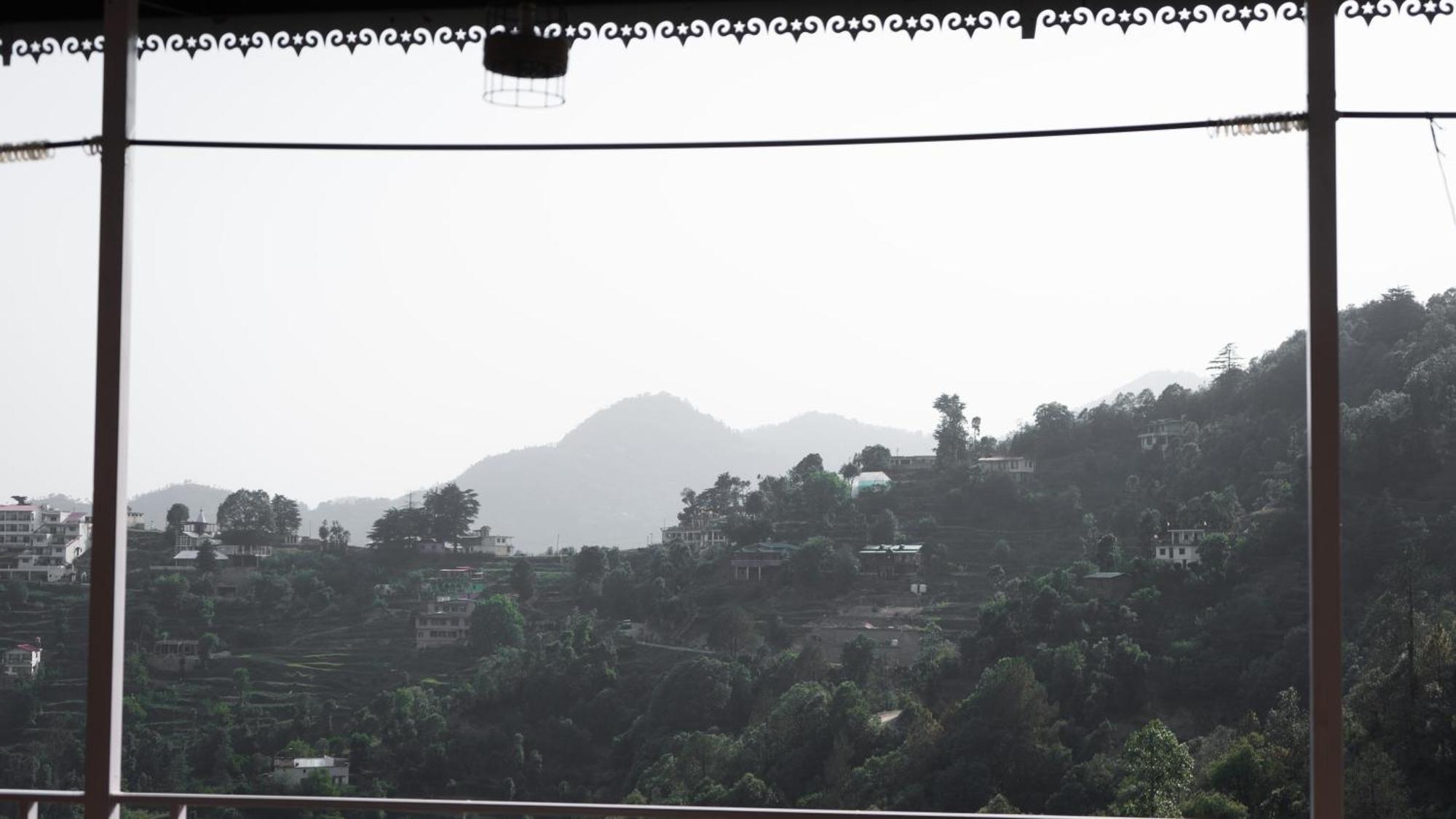 The Rare One'S Mukteshwar - Resort & Cafe Buitenkant foto