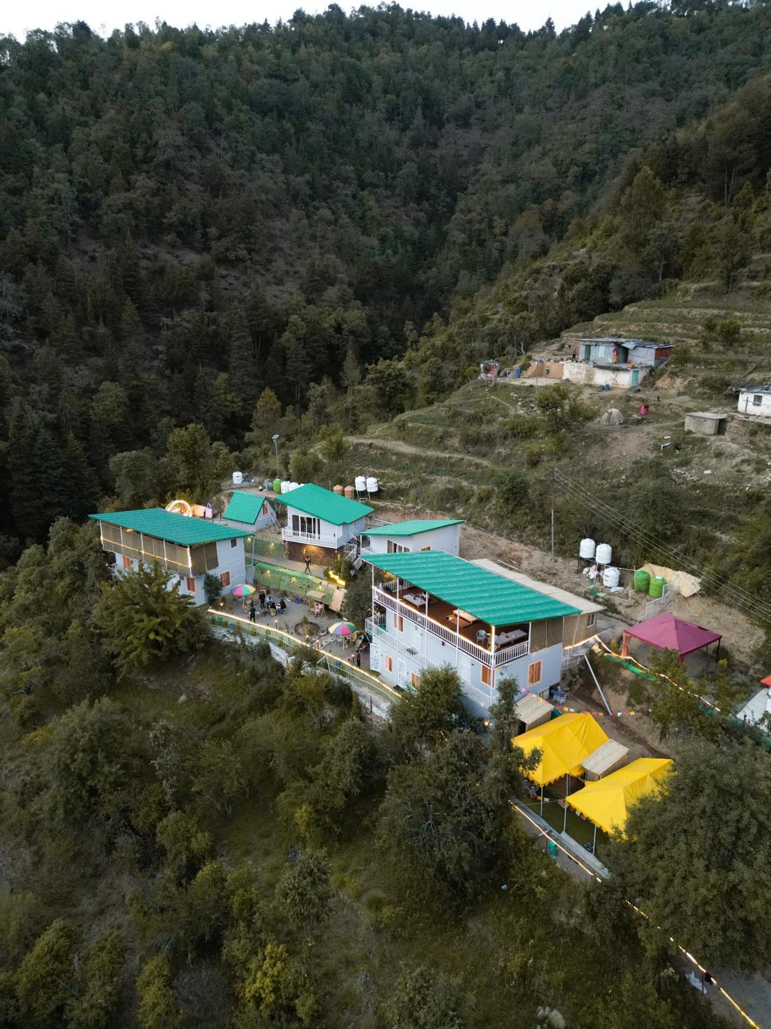 The Rare One'S Mukteshwar - Resort & Cafe Buitenkant foto