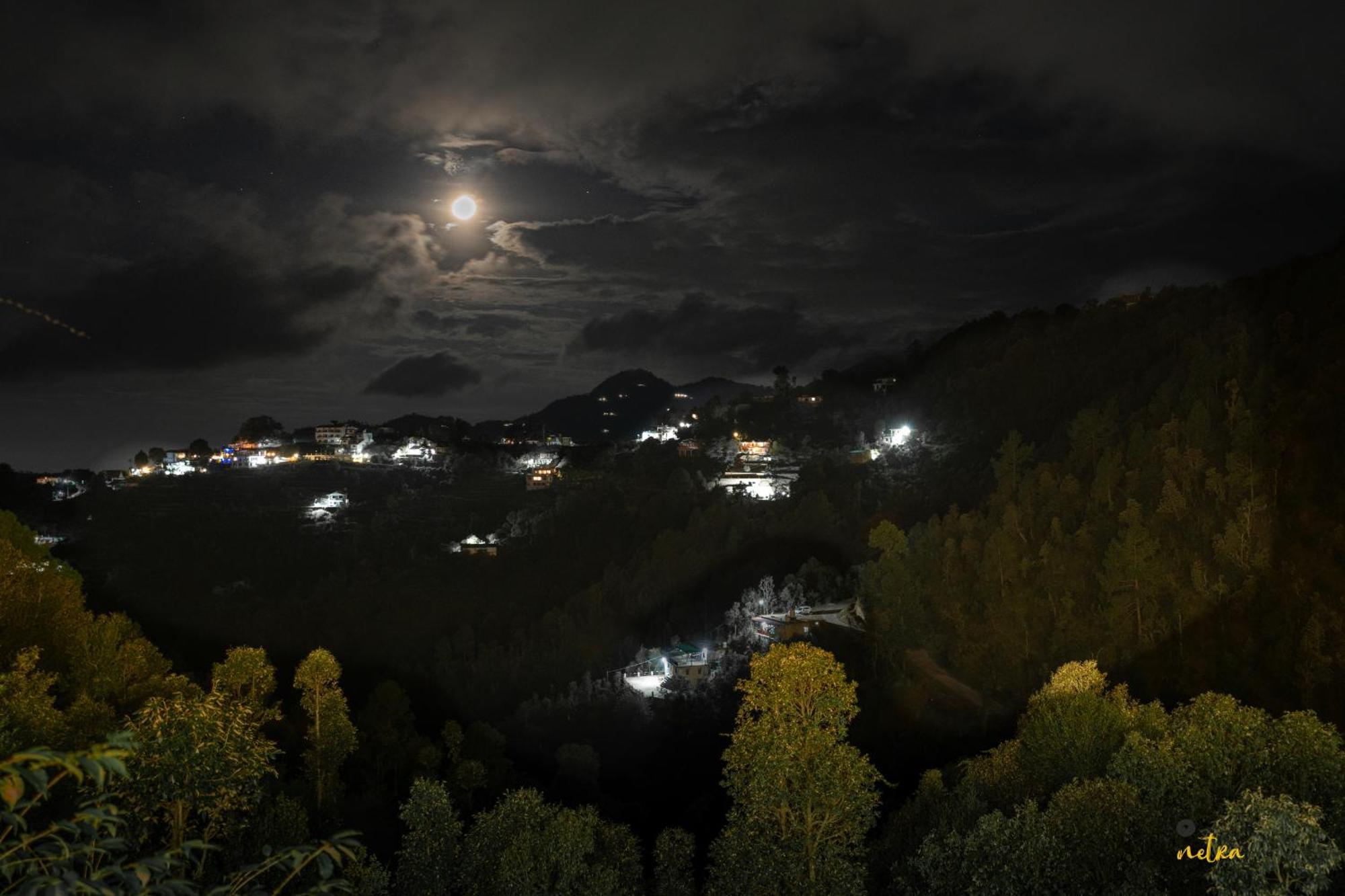 The Rare One'S Mukteshwar - Resort & Cafe Buitenkant foto