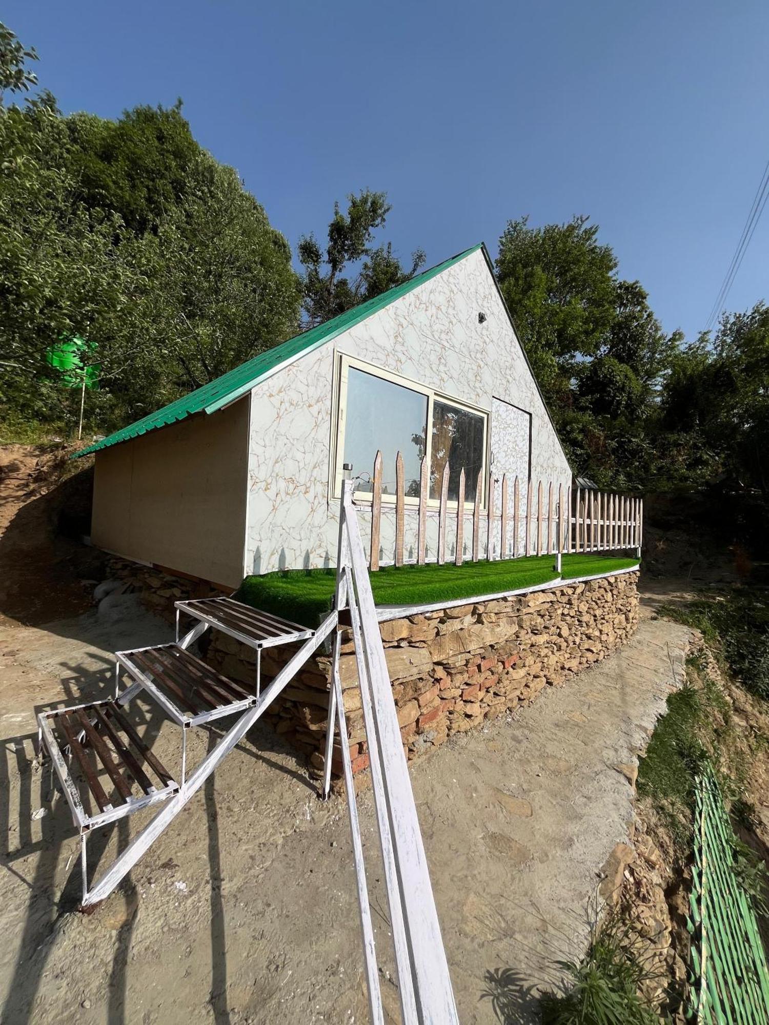 The Rare One'S Mukteshwar - Resort & Cafe Buitenkant foto