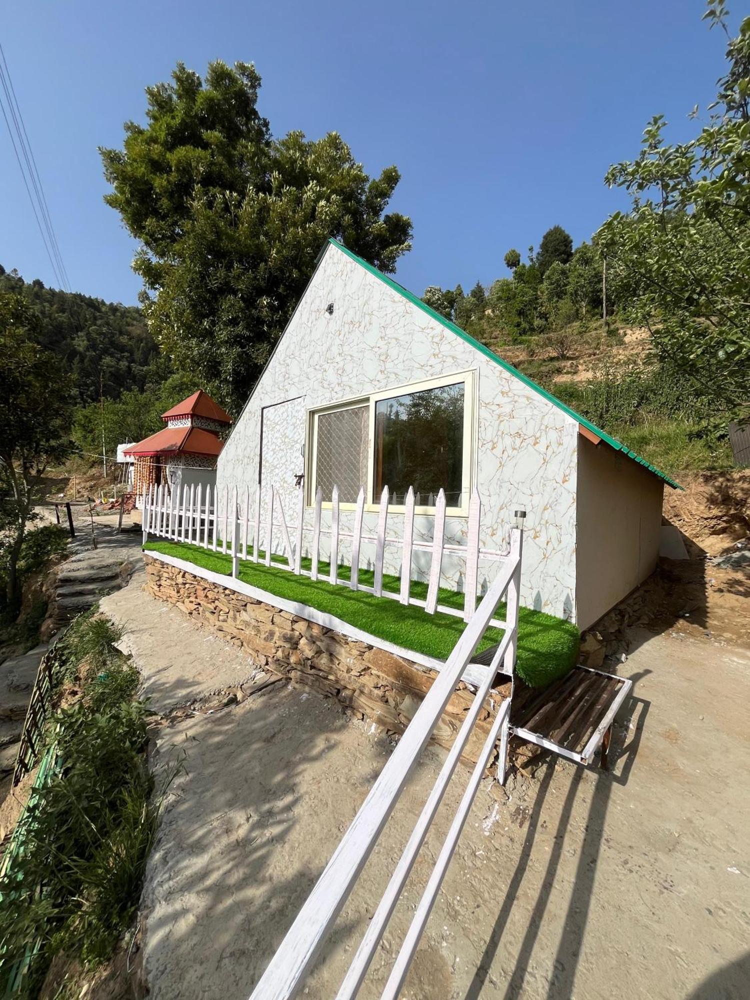 The Rare One'S Mukteshwar - Resort & Cafe Buitenkant foto